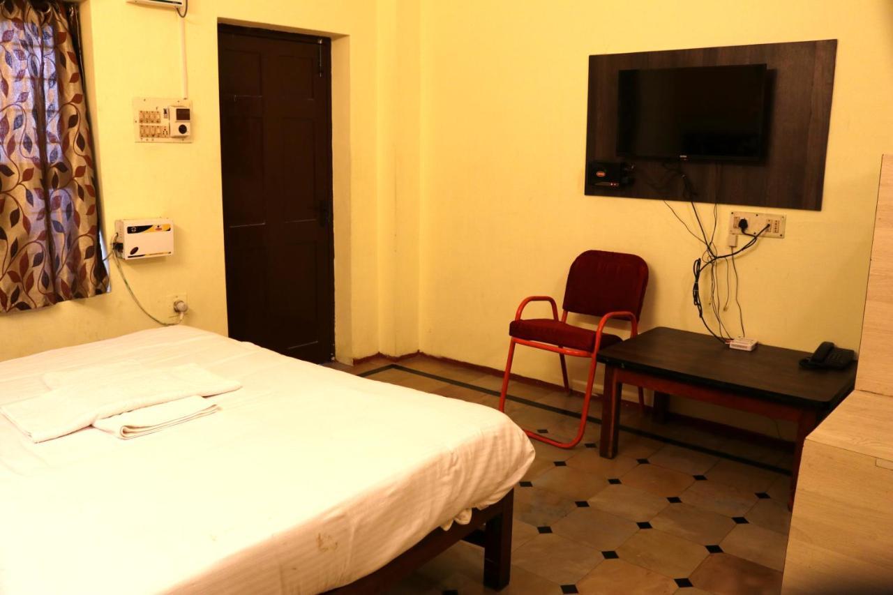 Hotel Siva Sakthi Tiruvannāmalai Exteriör bild