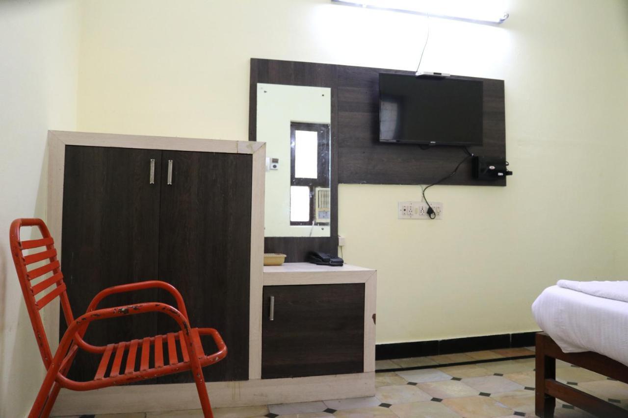 Hotel Siva Sakthi Tiruvannāmalai Exteriör bild